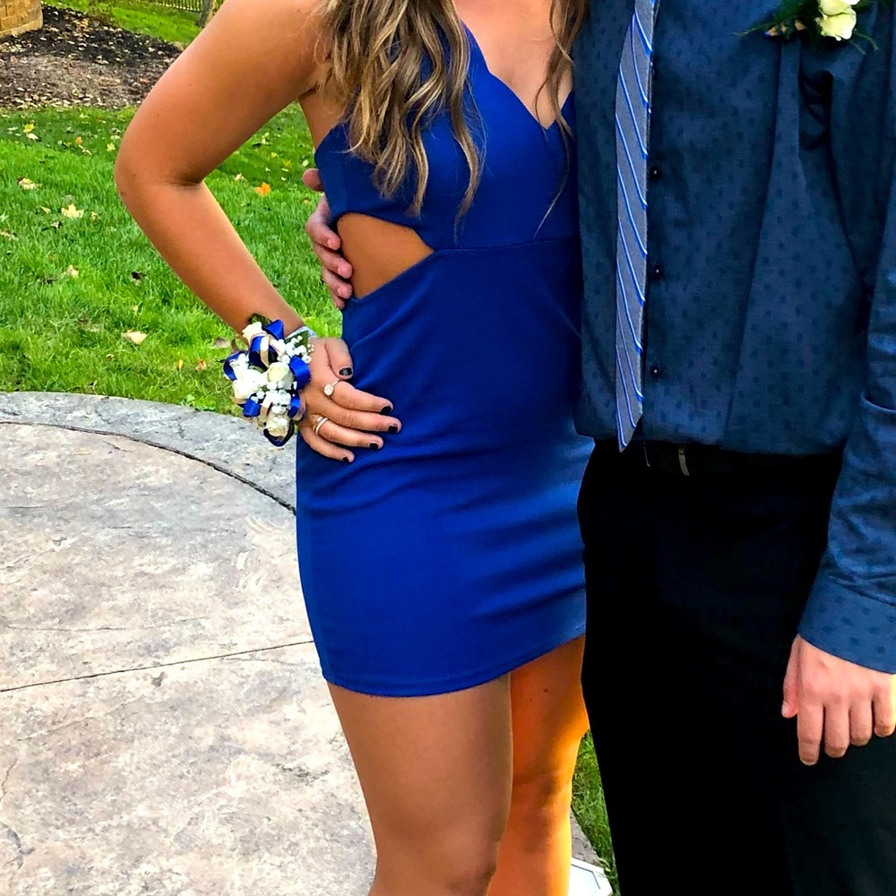 Windsor homecoming dress size M